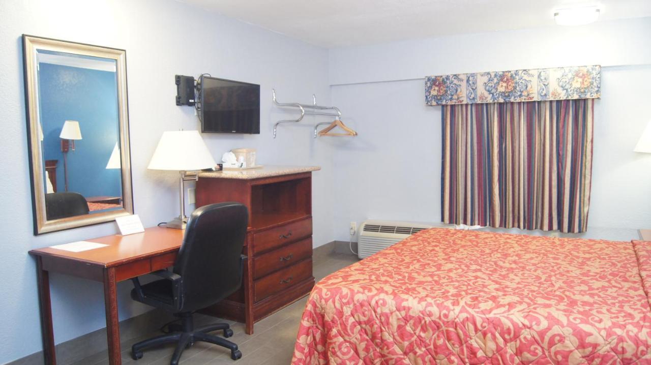 Holiday Lodge & Suites Mcalester Buitenkant foto