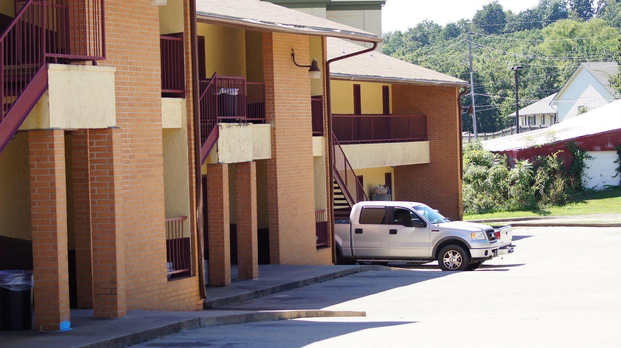 Holiday Lodge & Suites Mcalester Buitenkant foto