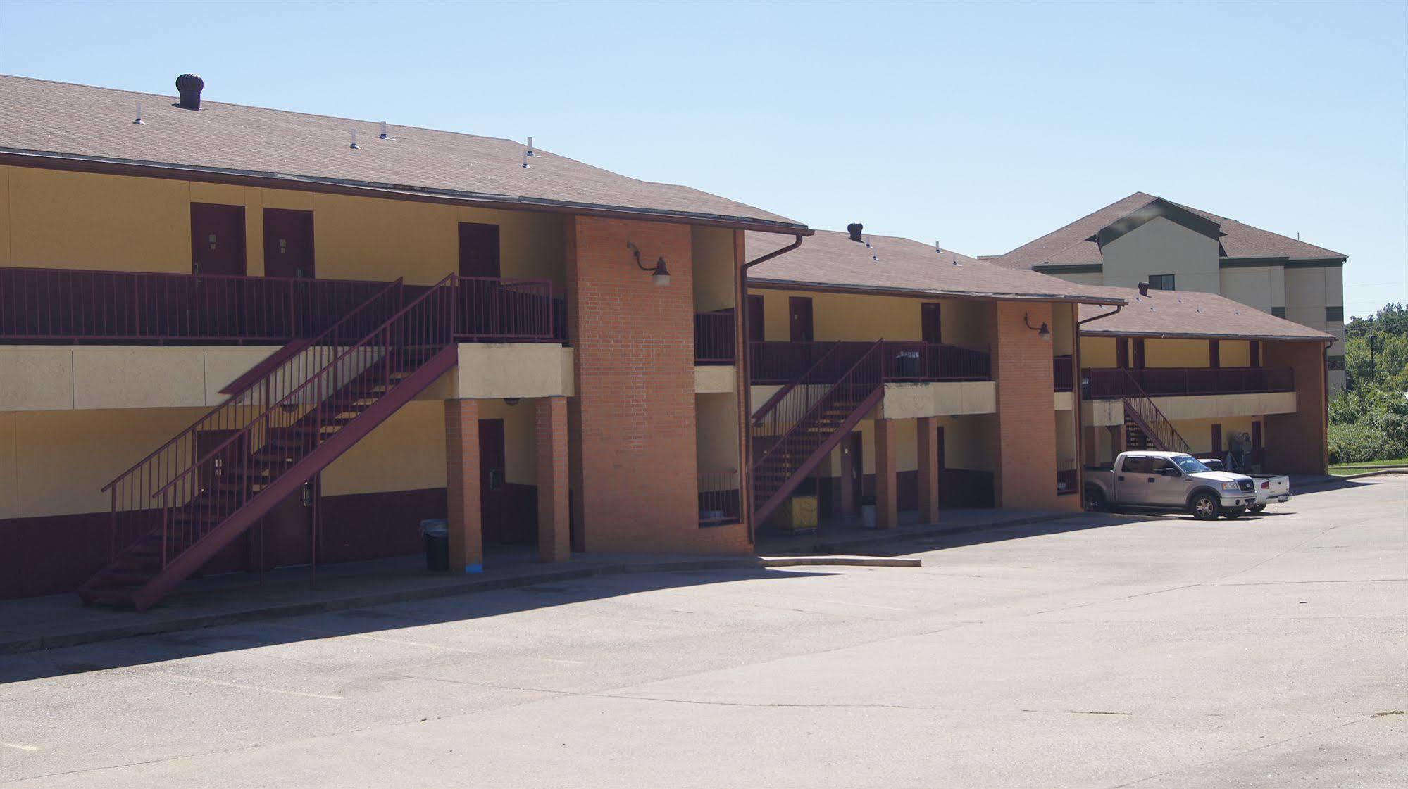 Holiday Lodge & Suites Mcalester Buitenkant foto