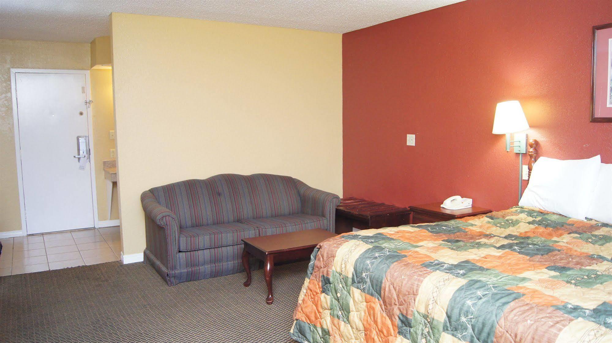 Holiday Lodge & Suites Mcalester Buitenkant foto