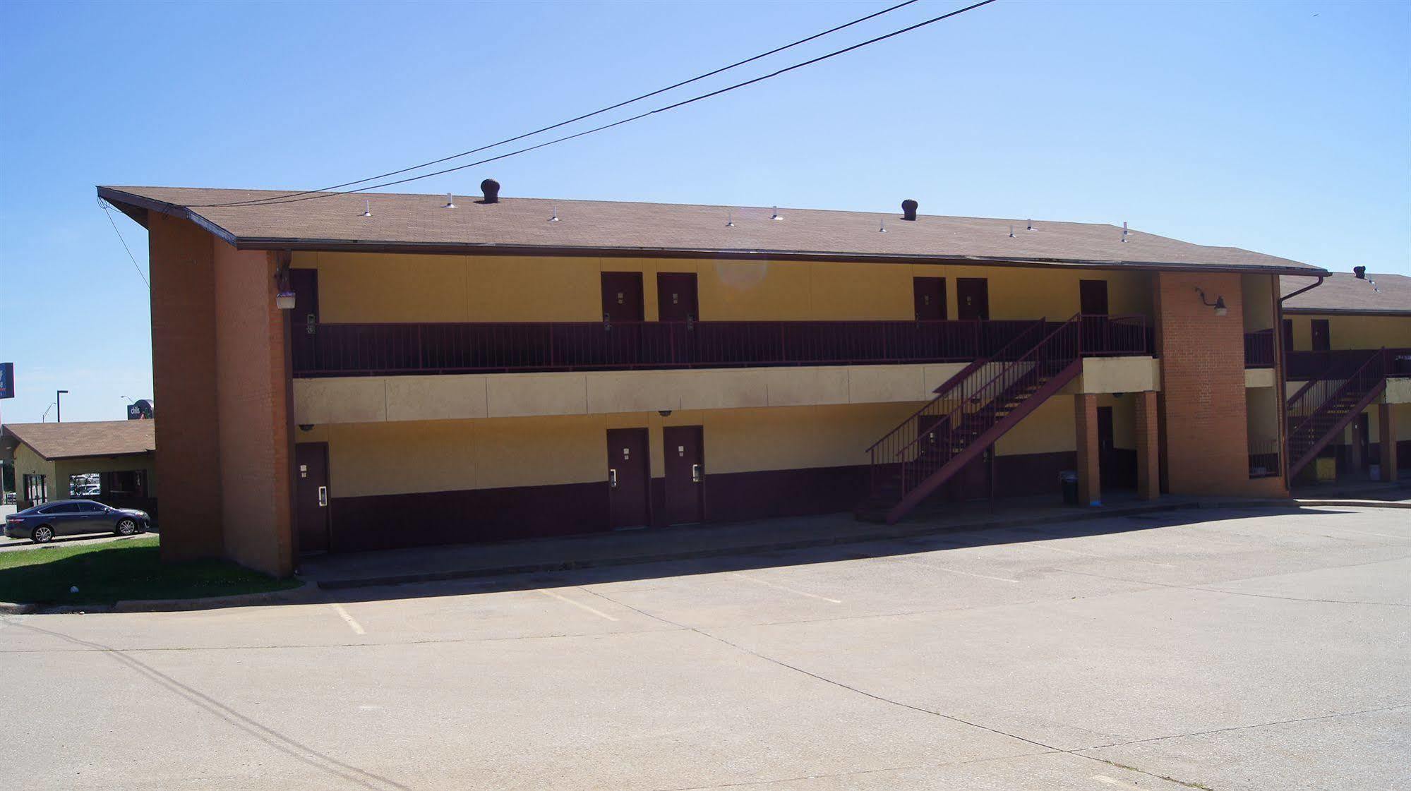Holiday Lodge & Suites Mcalester Buitenkant foto