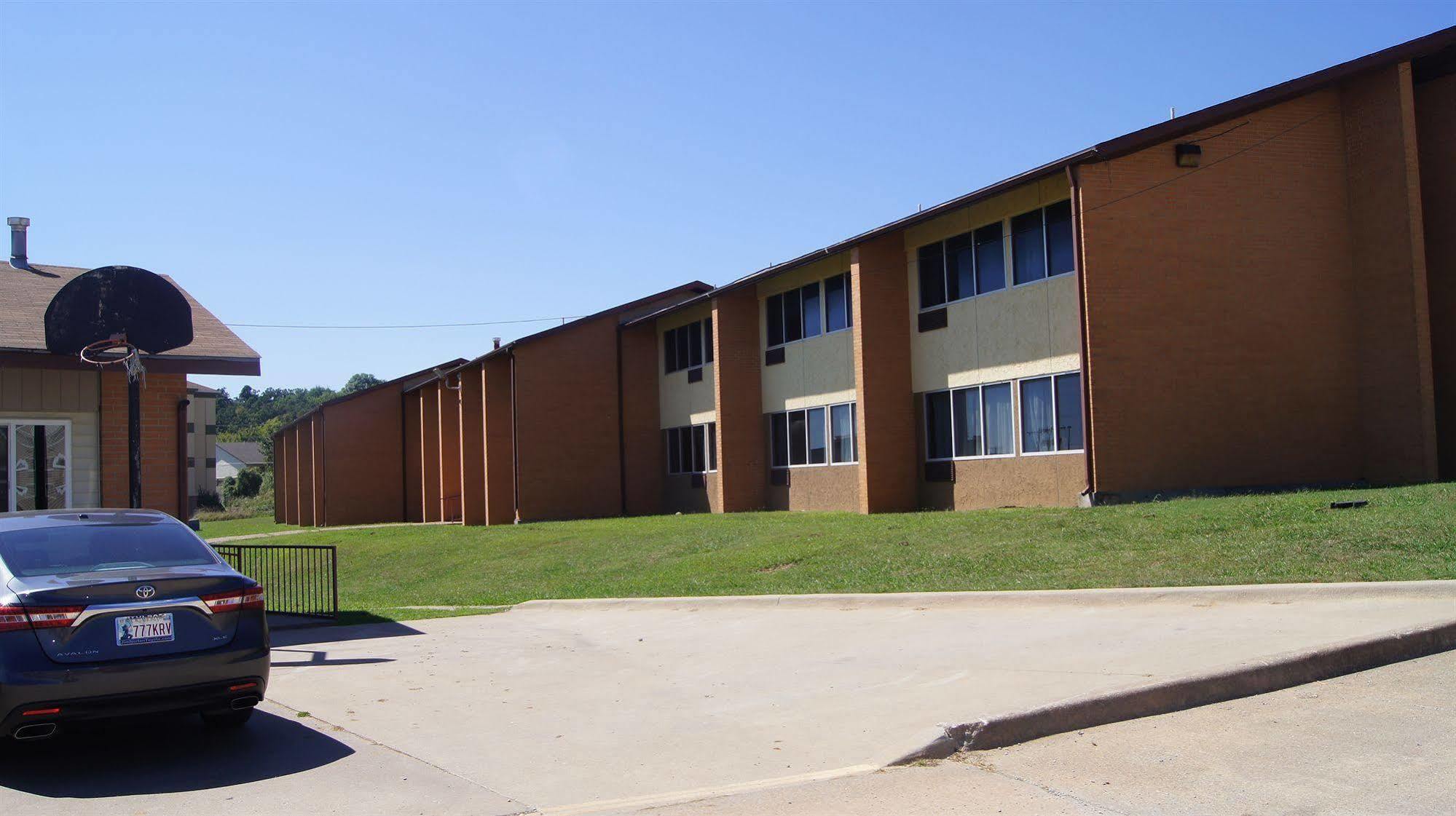 Holiday Lodge & Suites Mcalester Buitenkant foto